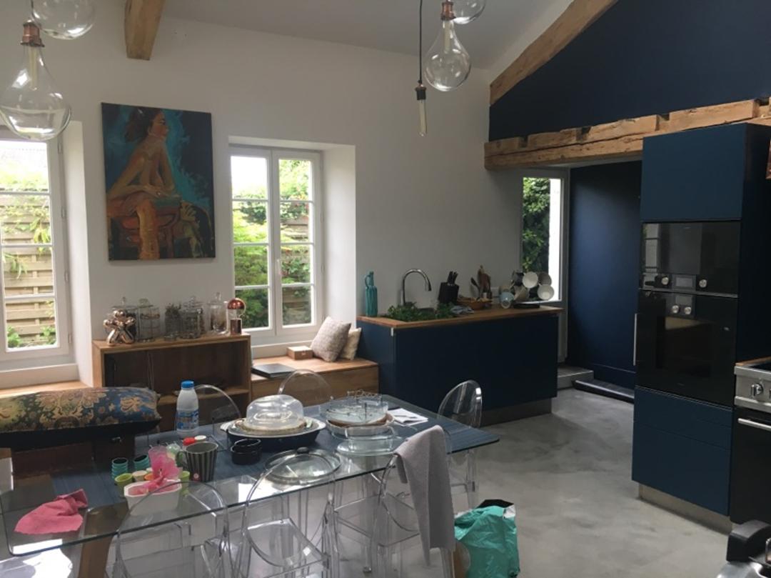 Cuisine bleu pétrole dans les environs de Jonzac